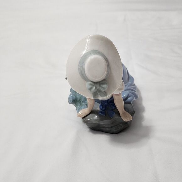 Nao by Lladro Figurine Listening To The Birds Song (Girl and Bird) Retired Vtg - Picture 3 of 11